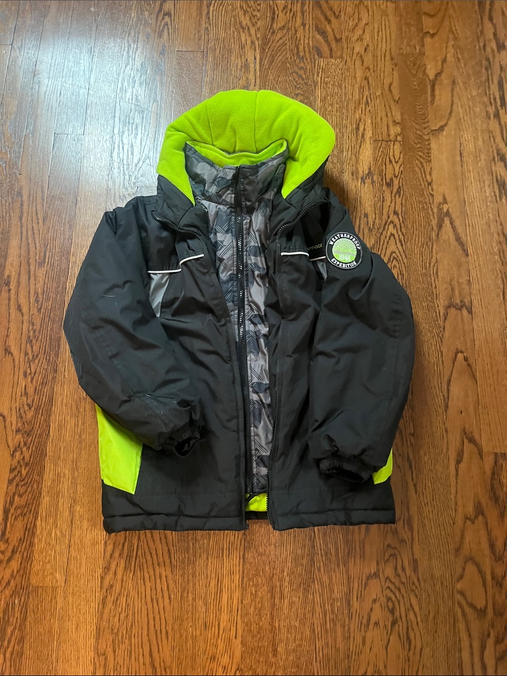 Weatherproof Black and Lime Green Kids Puffer Jacket with Hood (size M-10/12)
